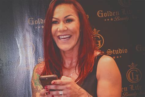 mma nude|Former UFC champion Cris Cyborg poses naked in for racy photo。